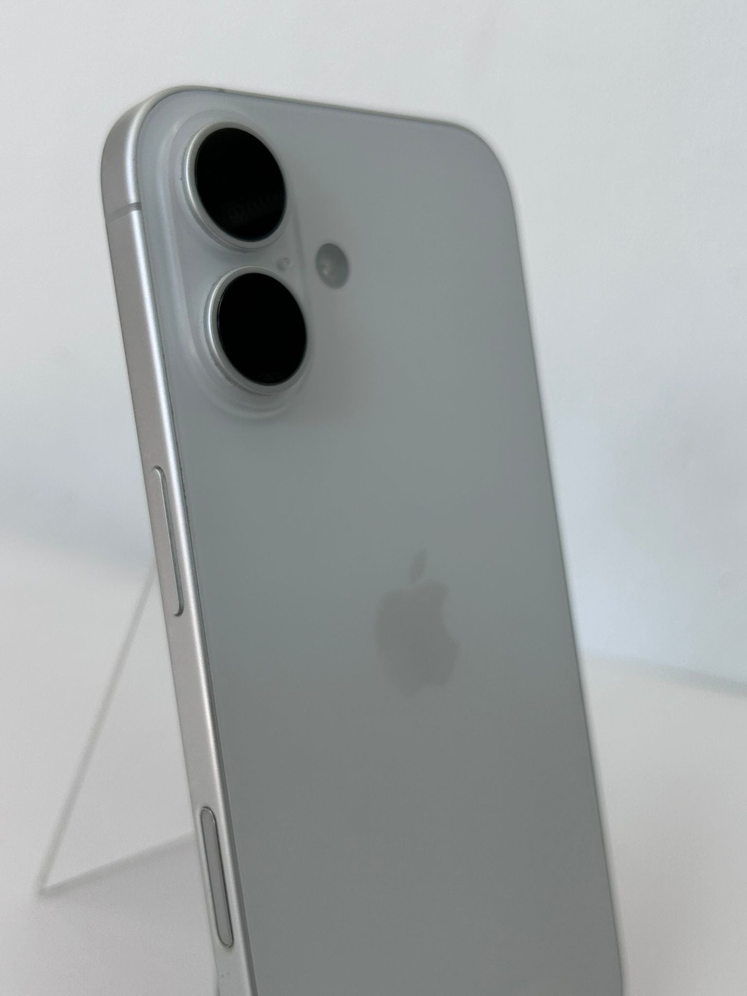 iPhone 16 White 128GB – Telefon Apple elegant și performant
