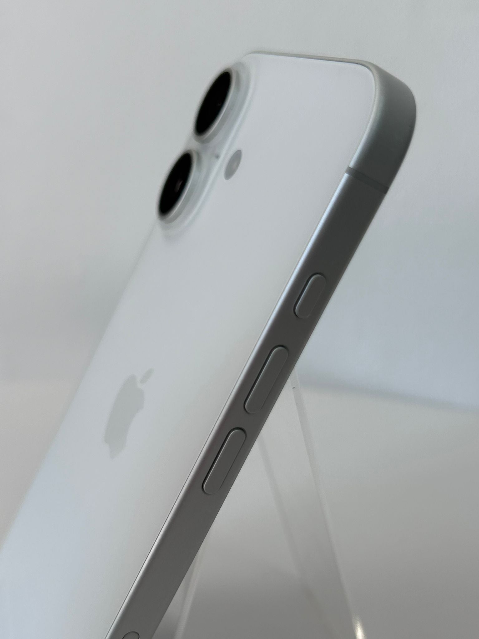 iPhone 16 White 128GB – Telefon Apple elegant și performant