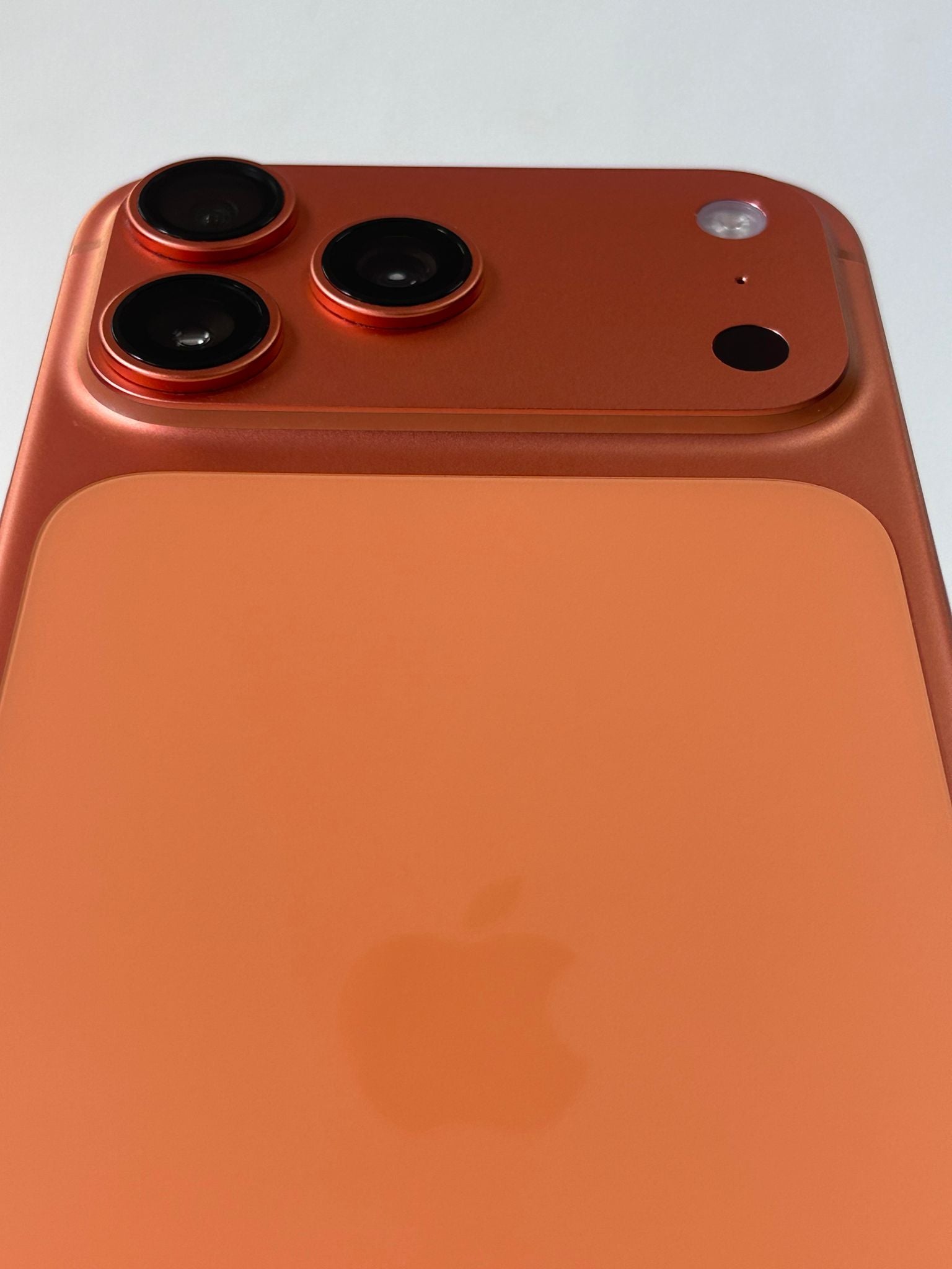 iPhone 17 Pro Max Cosmic Orange 2TB – Baterie 98%, Impecabil, Garanție 12 luni