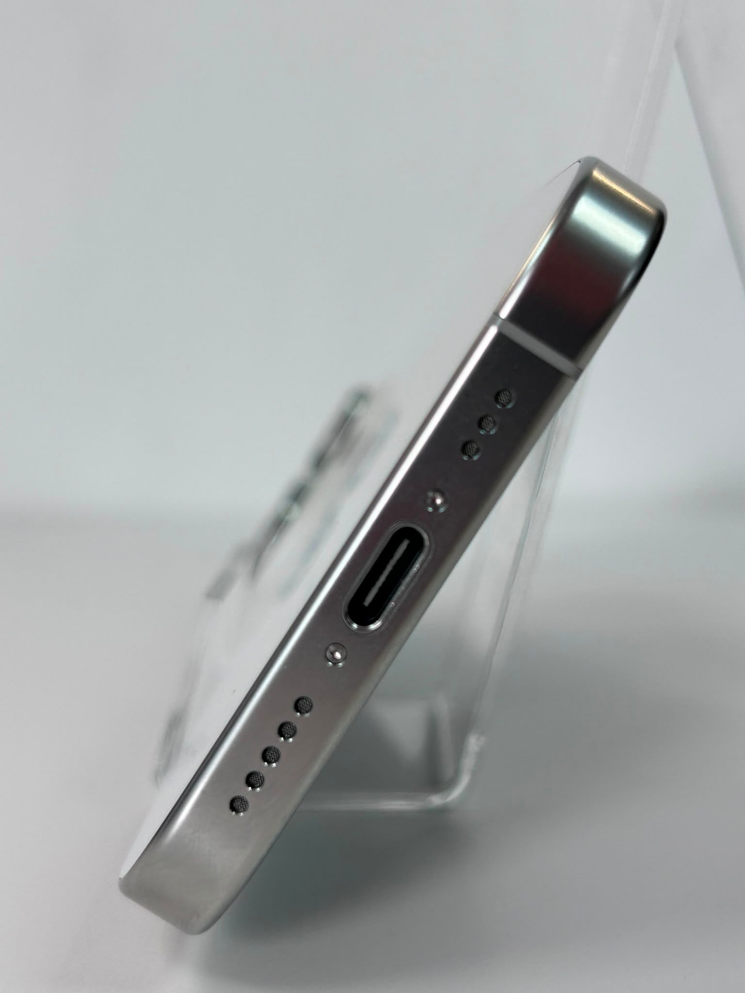 iPhone 16 Pro 128GB White – Smartphone Apple 5G cu A18 Pro, Cameră Avansată și USB-C