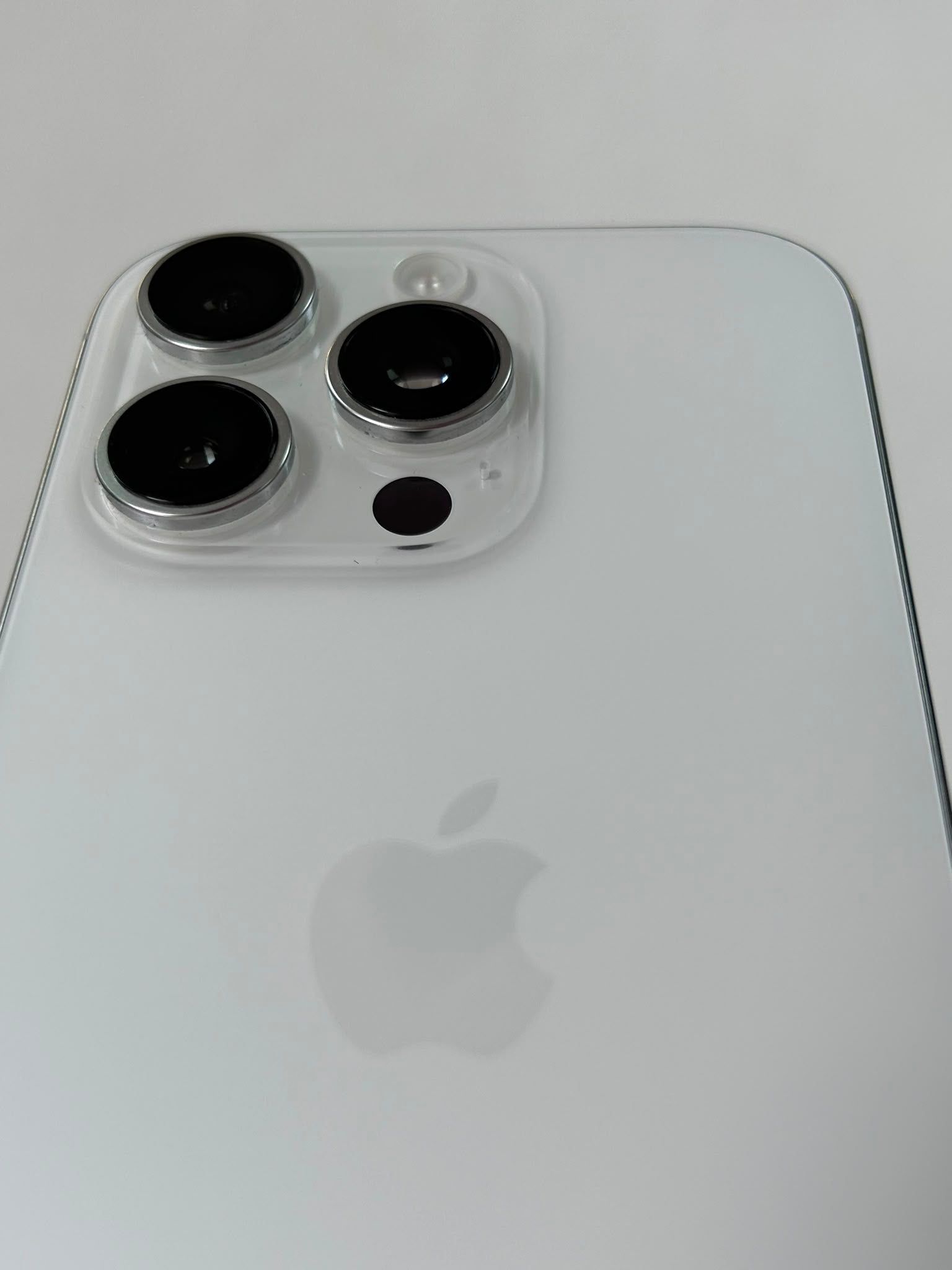 iPhone 16 Pro 128GB White – Smartphone Apple 5G cu A18 Pro, Cameră Avansată și USB-C