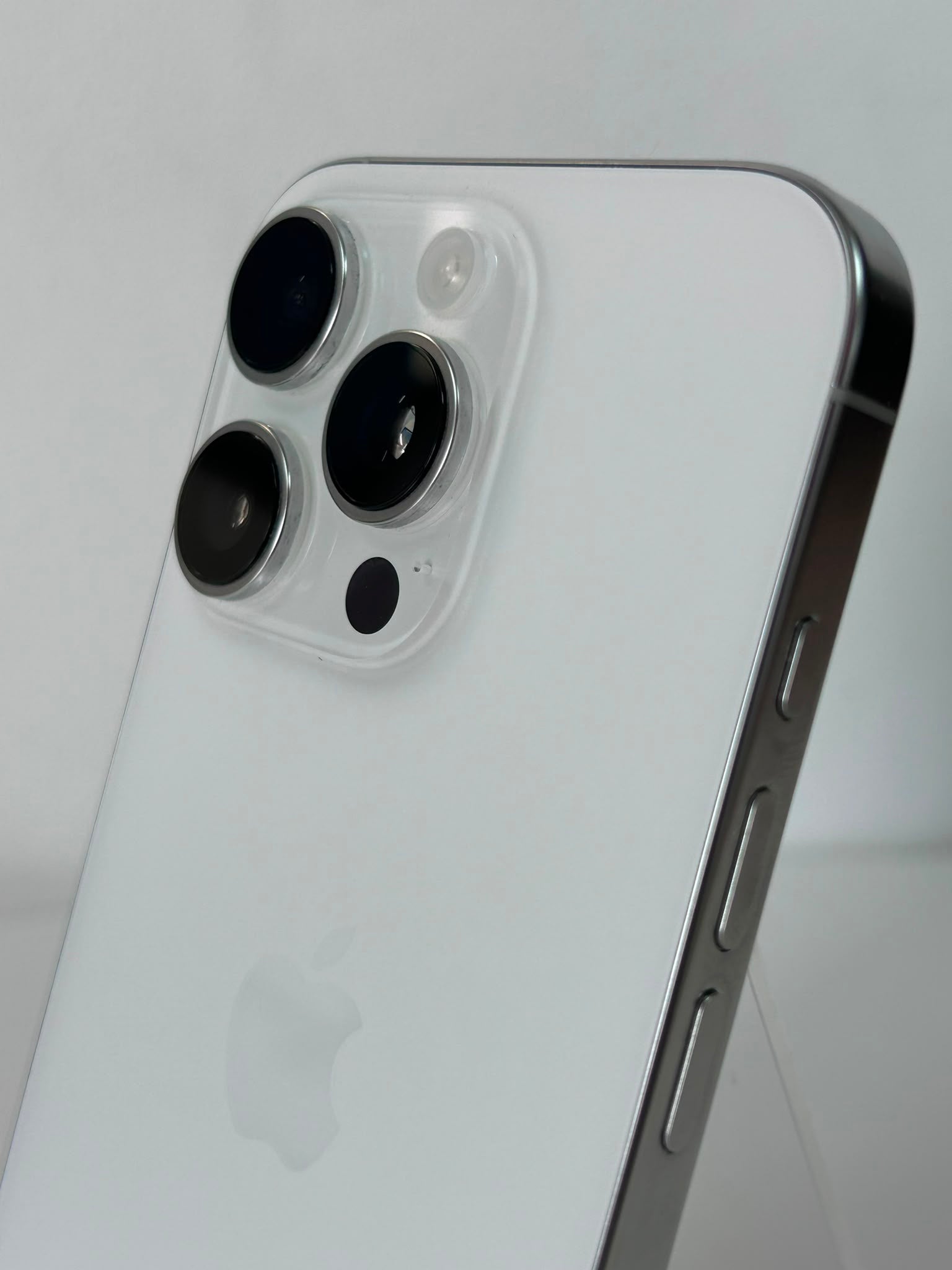 iPhone 16 Pro 128GB White – Smartphone Apple 5G cu A18 Pro, Cameră Avansată și USB-C