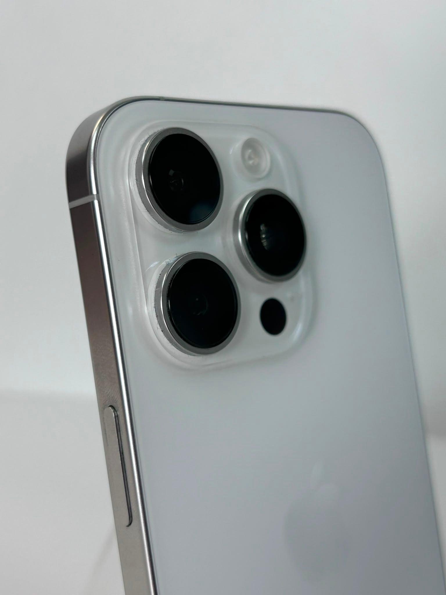 iPhone 16 Pro 128GB White – Smartphone Apple 5G cu A18 Pro, Cameră Avansată și USB-C
