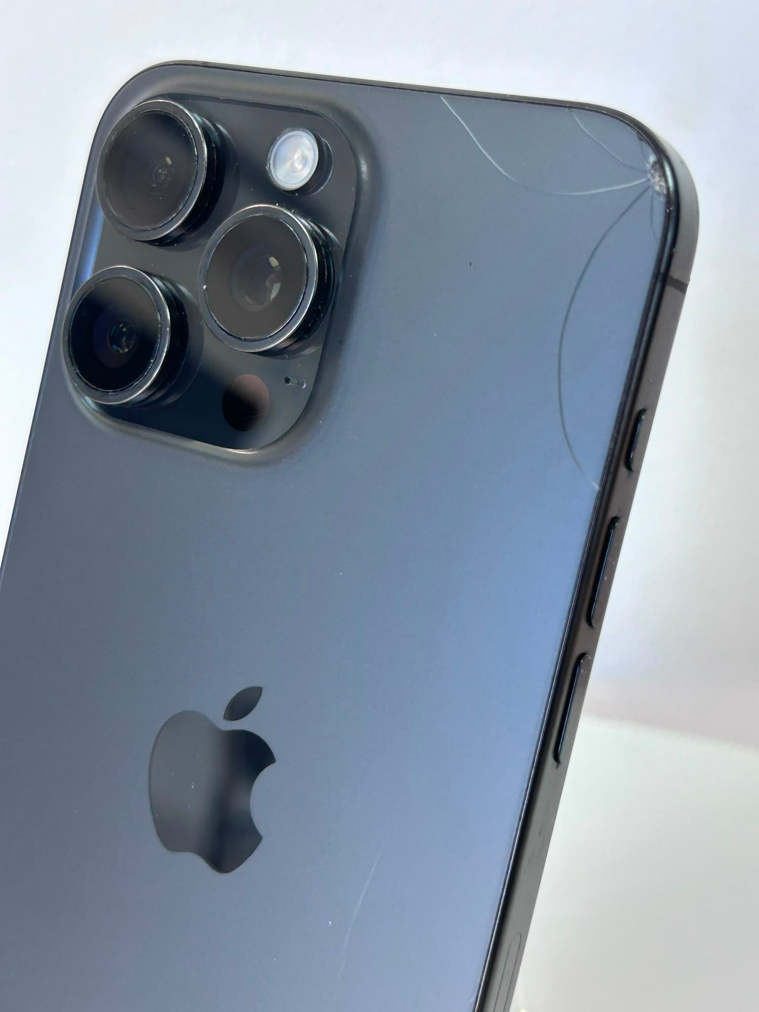 iPhone 15 Pro Max Black Titanium 1TB – Smartphone Premium cu Stocare Ultra Generoasă
