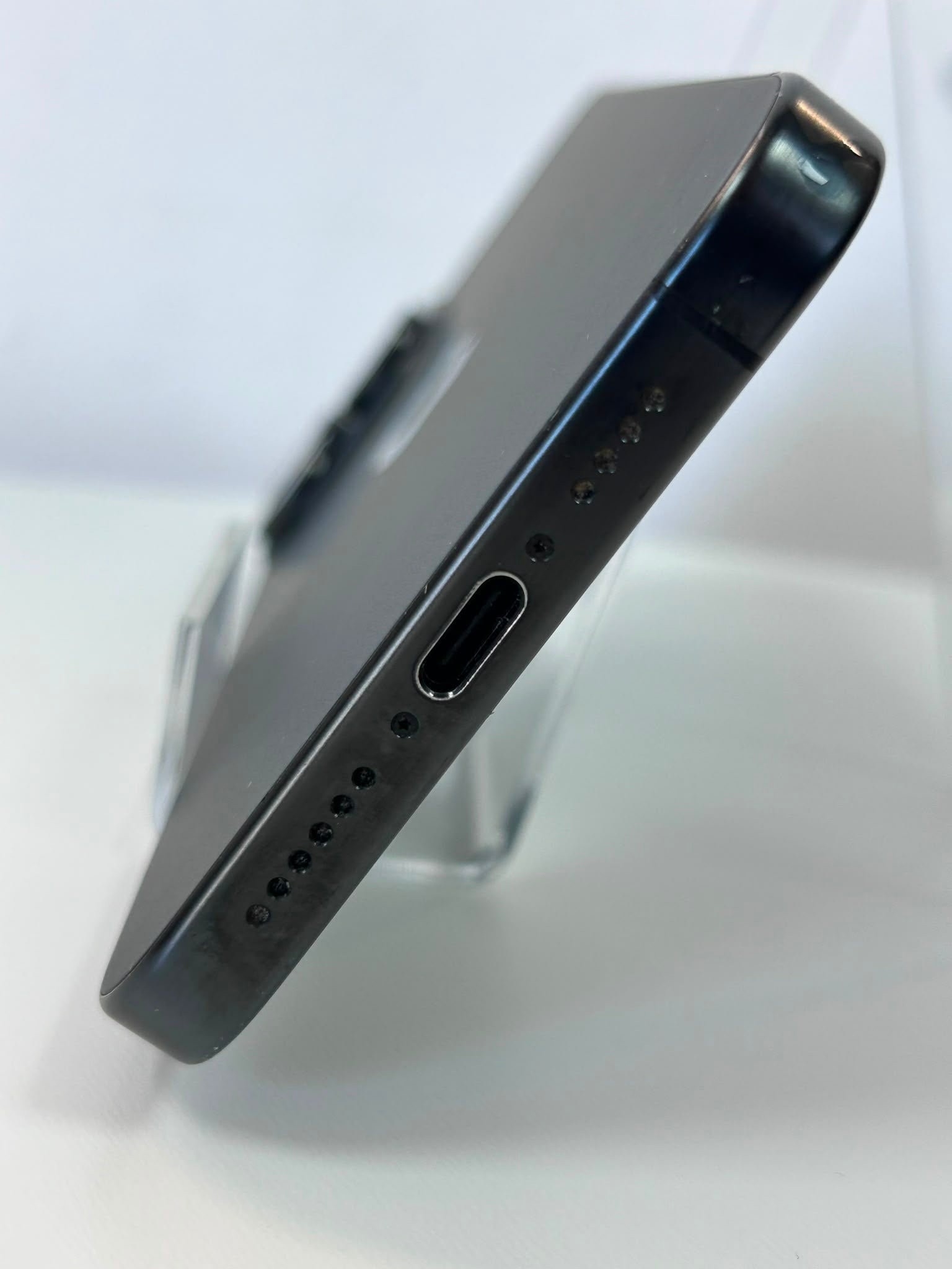 iPhone 15 Pro Max Black Titanium 1TB – Smartphone Premium cu Stocare Ultra Generoasă