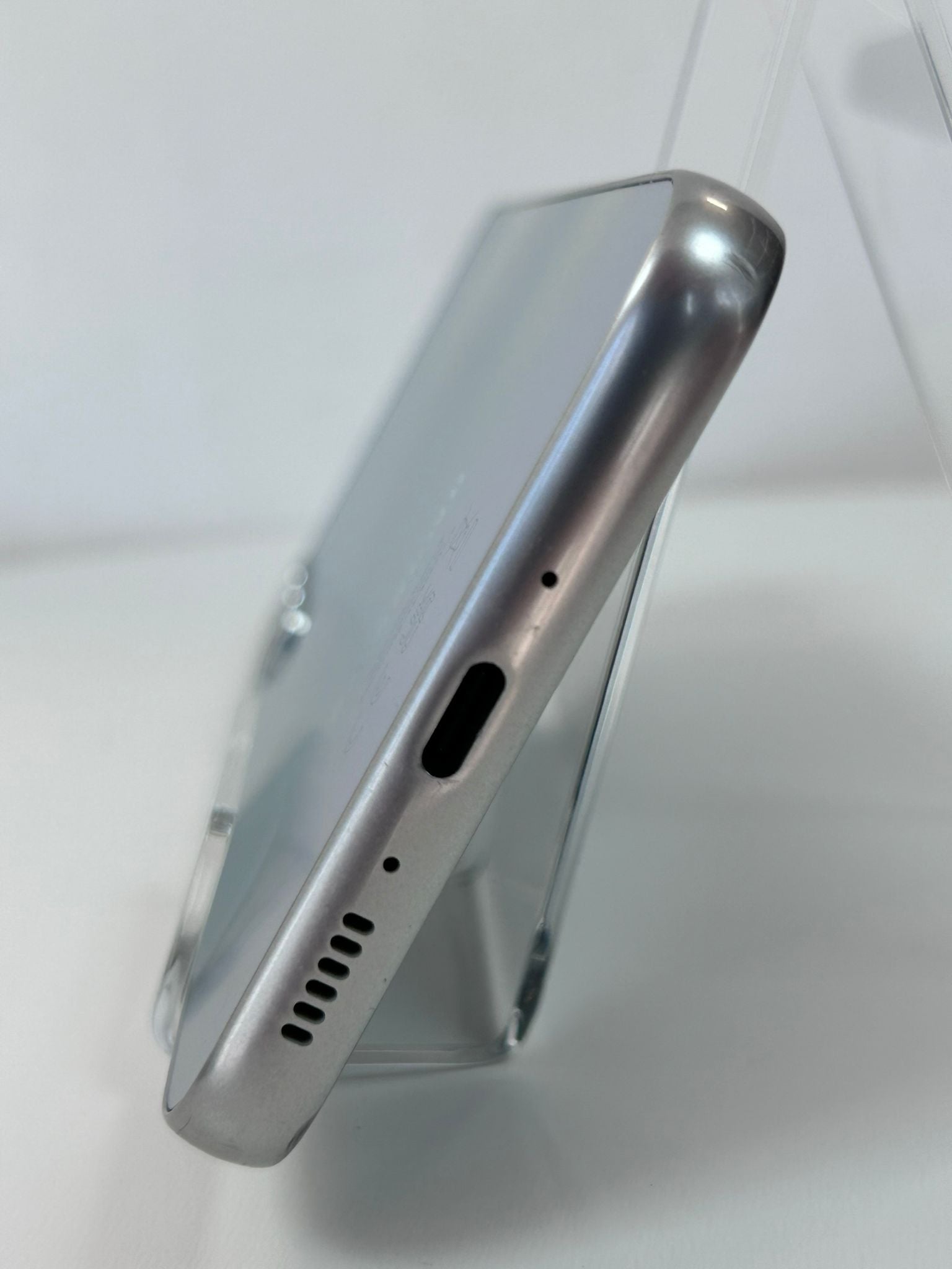 Samsung Galaxy A34 5G Silver 128GB – Smartphone Modern și Fiabil