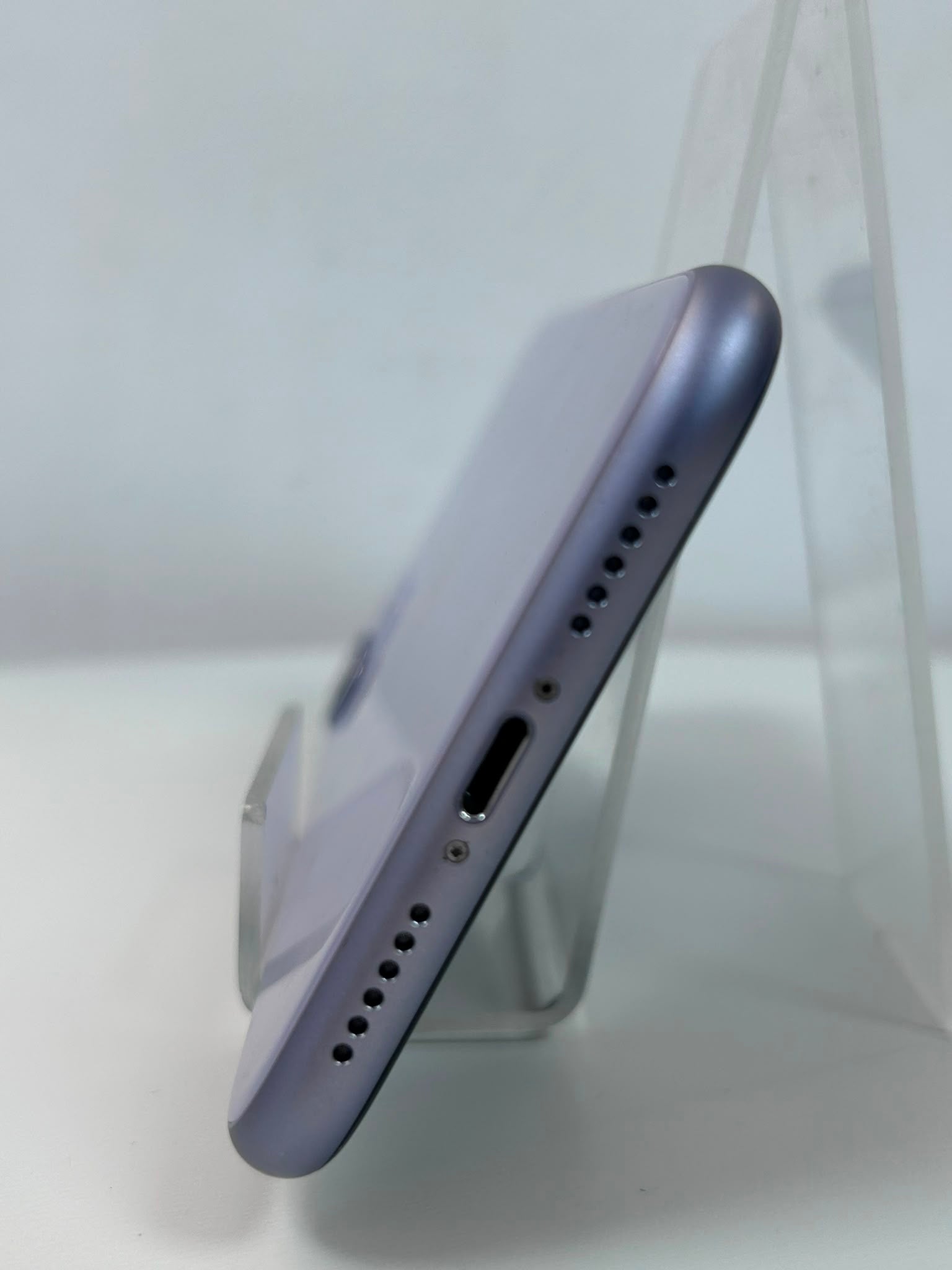 iPhone 11 Purple 64GB – Smartphone Apple Elegant și Fiabil