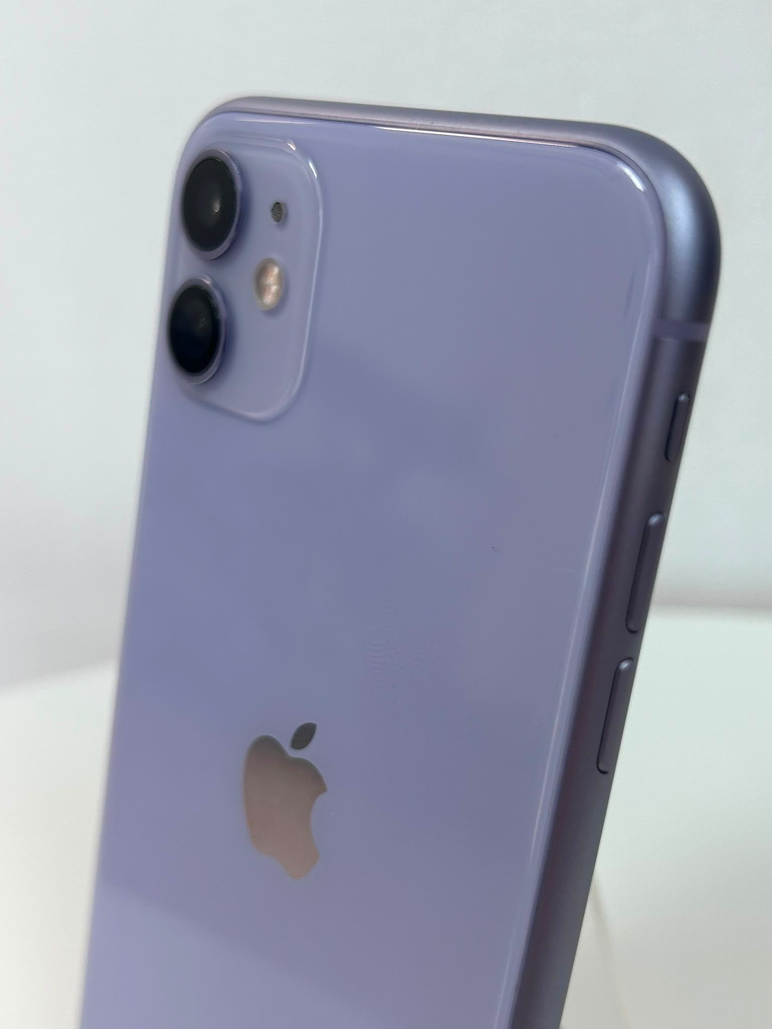 iPhone 11 Purple 64GB – Smartphone Apple Elegant și Fiabil