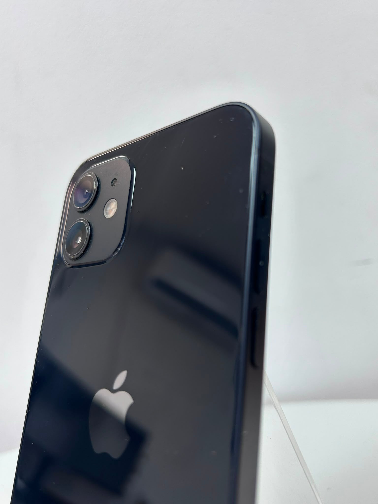 Apple iPhone 12 64GB – Smartphone Premium cu Ecran Super Retina XDR