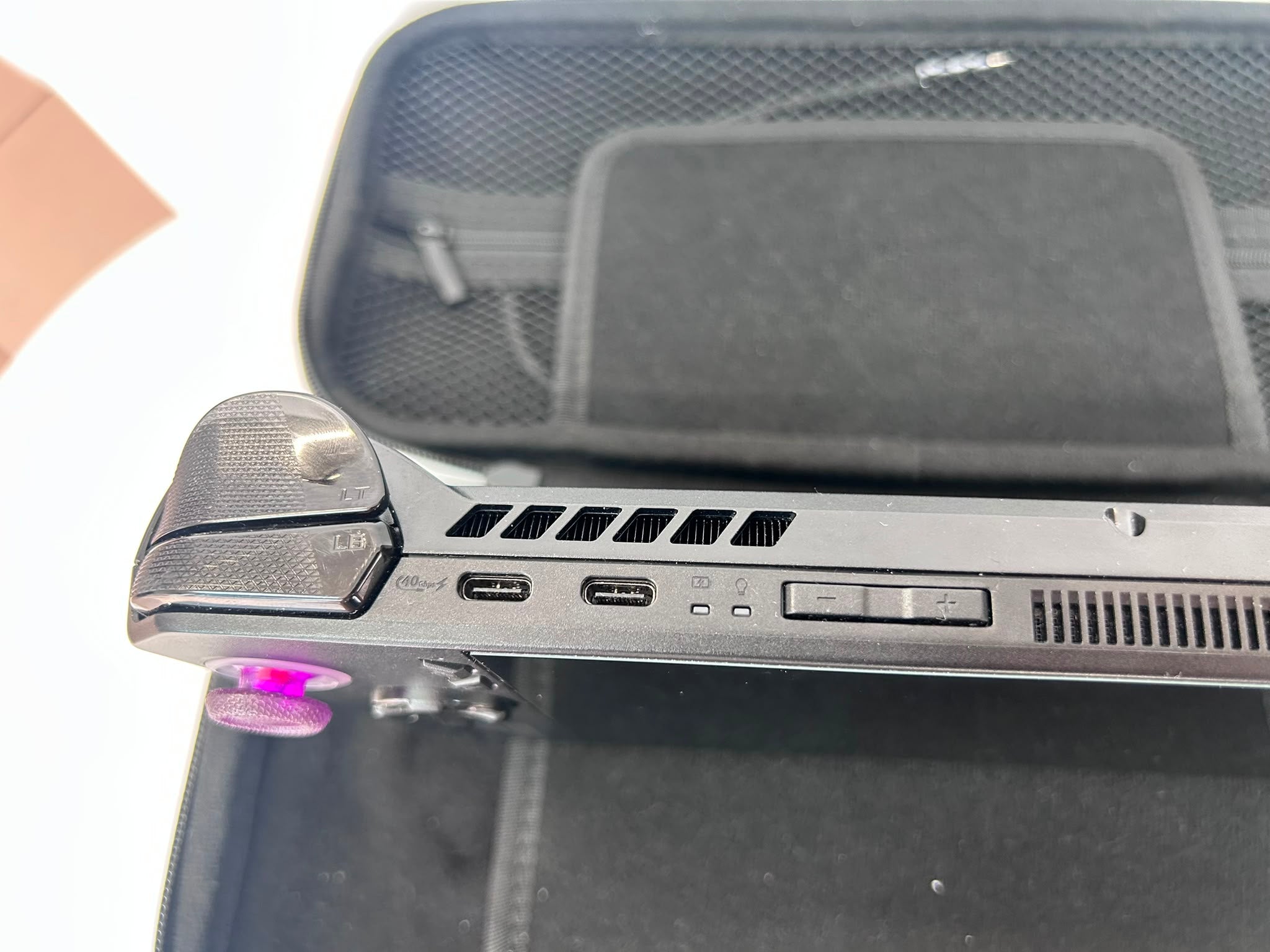 ASUS ROG Ally X RC72LA 24GB RAM 1TB SSD + Docking Station CM800