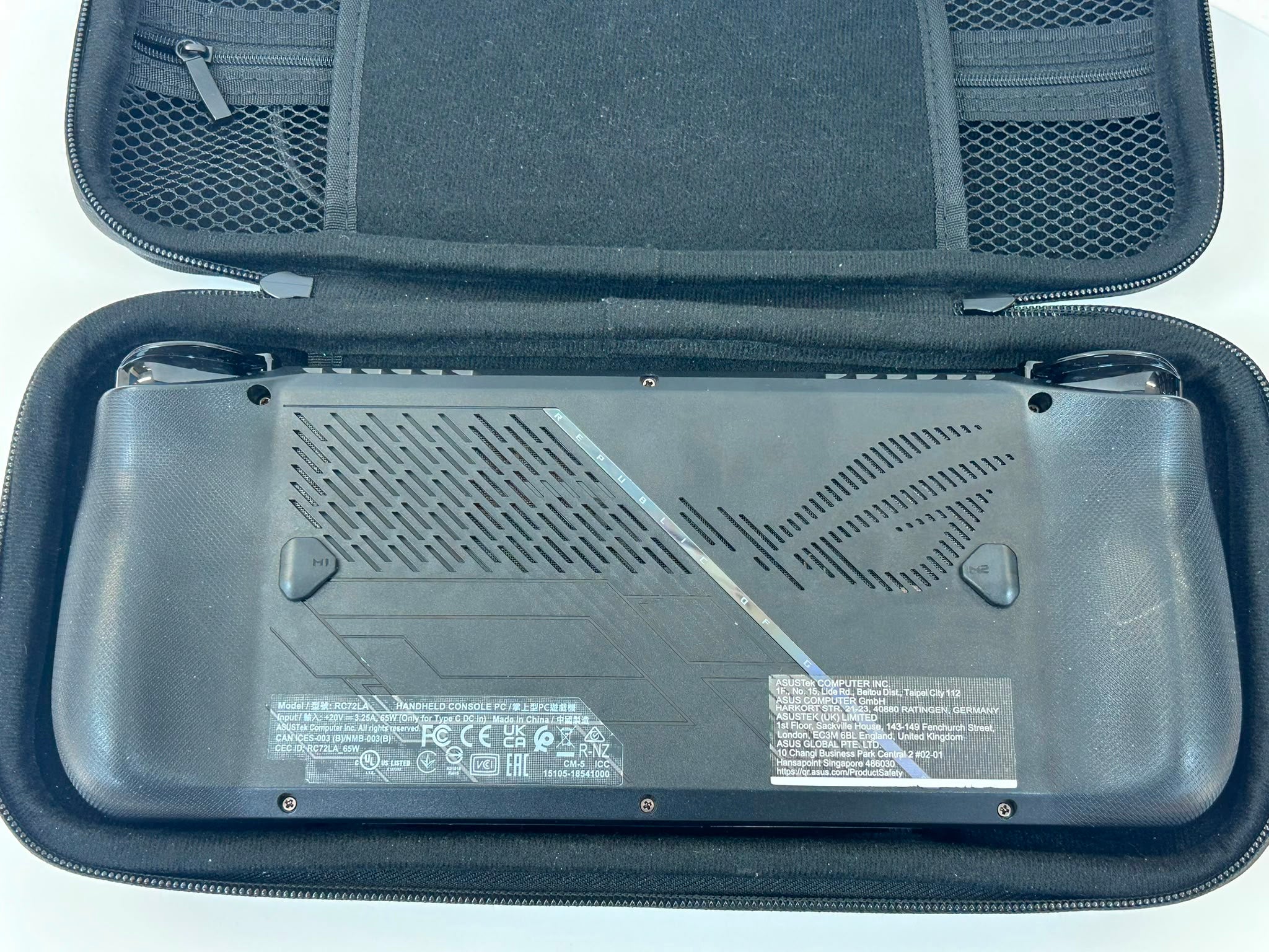 ASUS ROG Ally X RC72LA 24GB RAM 1TB SSD + Docking Station CM800