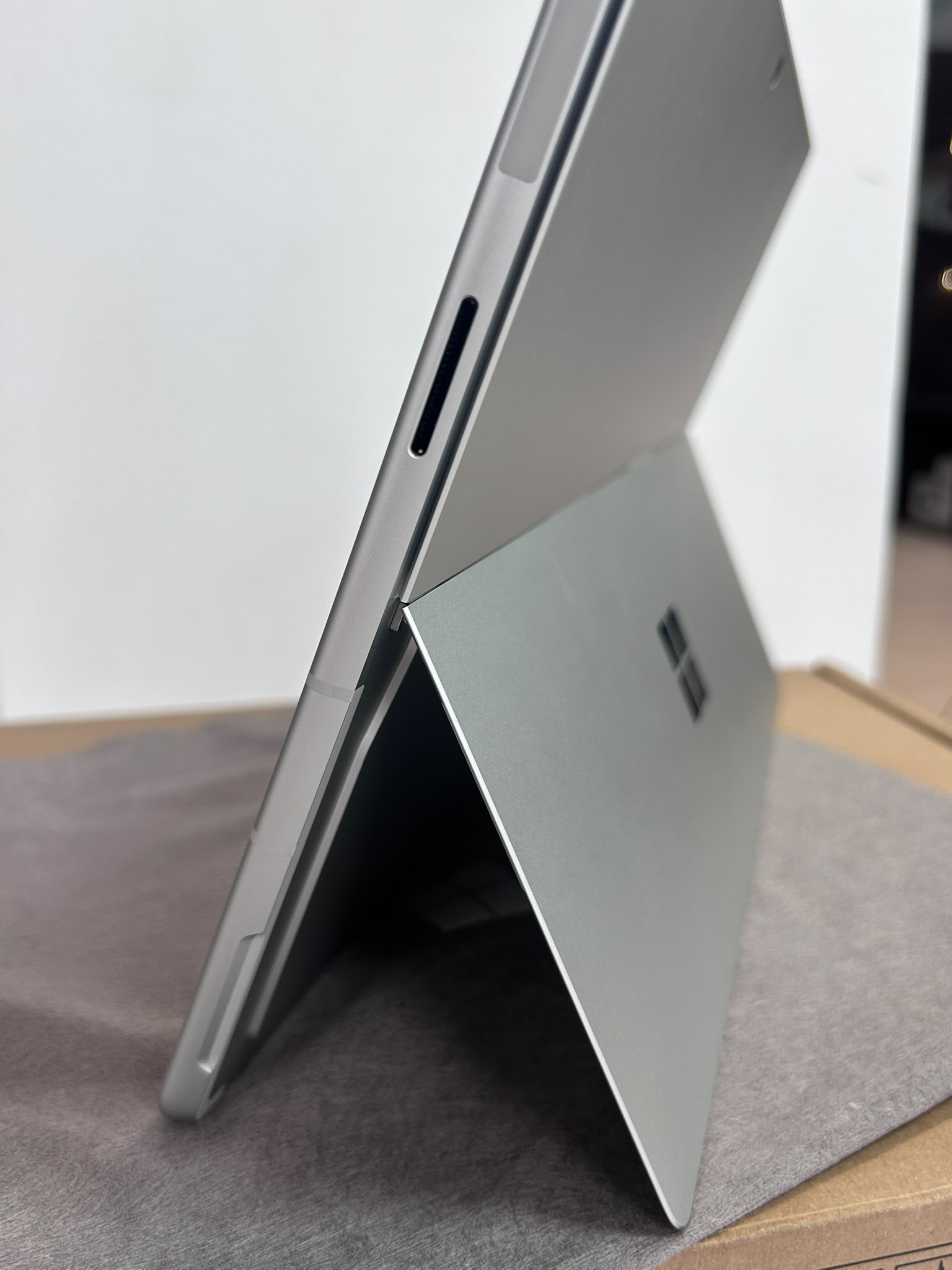 Microsoft Surface Pro 9 5G SQ3 8GB RAM 512GB SSD – Tabletă 2 în 1 Premium