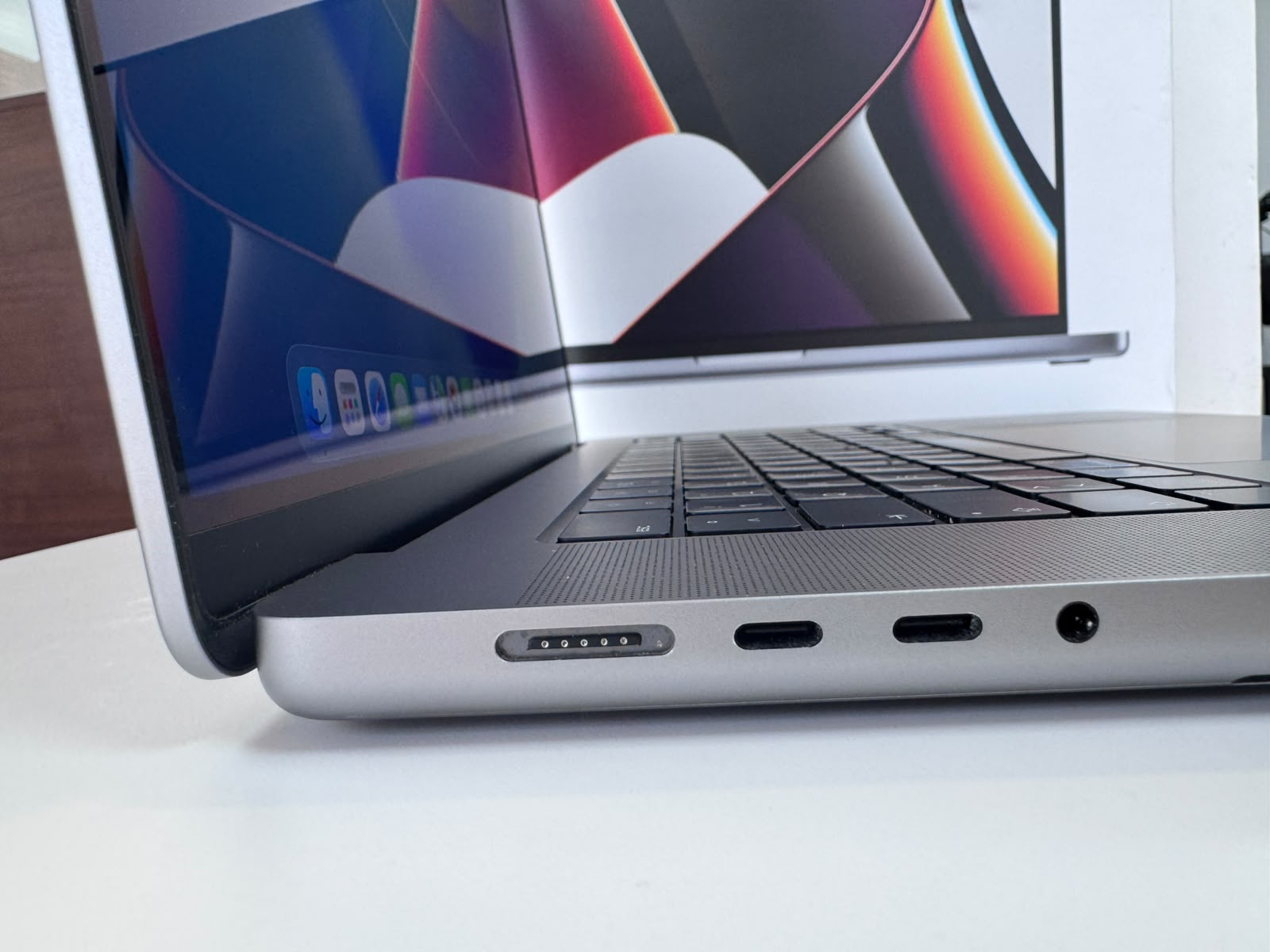 Apple MacBook Pro 16 2021 M1 Pro 16GB RAM 512GB SSD Silver
