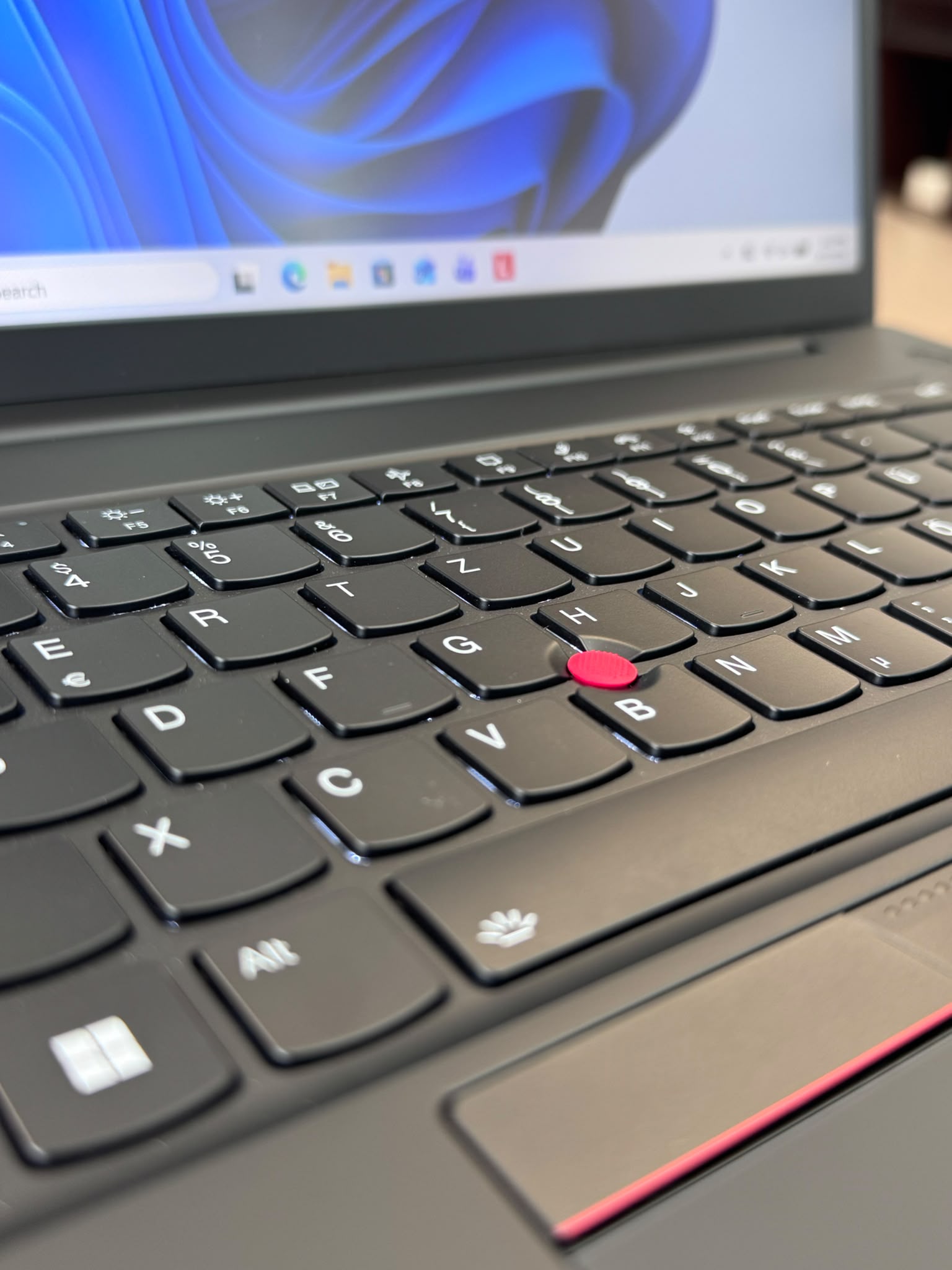 Lenovo ThinkPad P1 Gen 6 i7-13700H 64GB RAM SSD 2TB NVIDIA RTX 2000 Ada 8GB Workstation