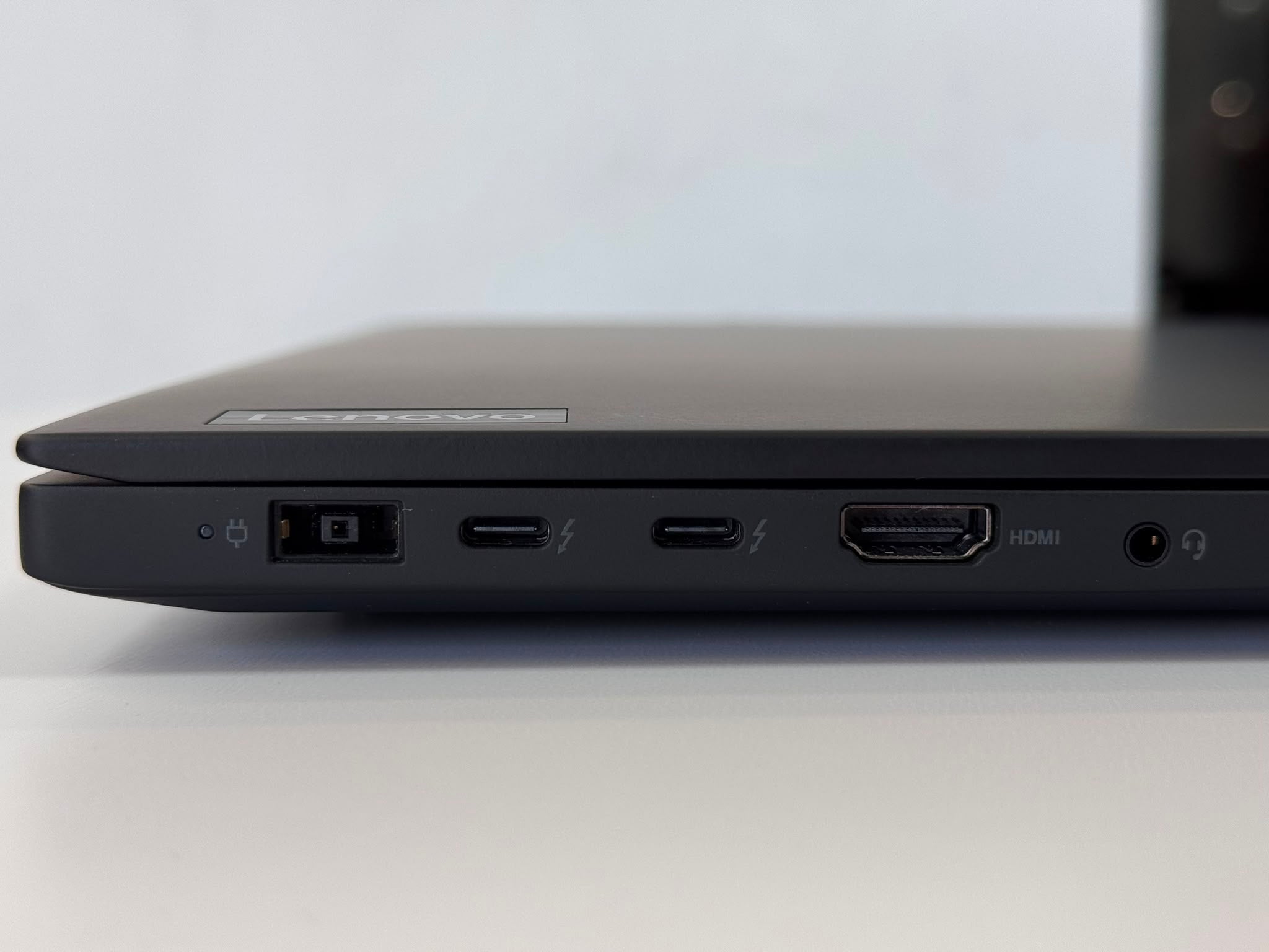 Lenovo ThinkPad P1 Gen 6 i7-13700H 64GB RAM SSD 2TB NVIDIA RTX 2000 Ada 8GB Workstation