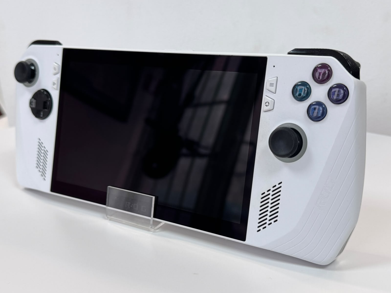 Consolă Portabilă Gaming ASUS ROG Ally Z1 Extreme, 16GB LPDDR5, SSD 512GB, White