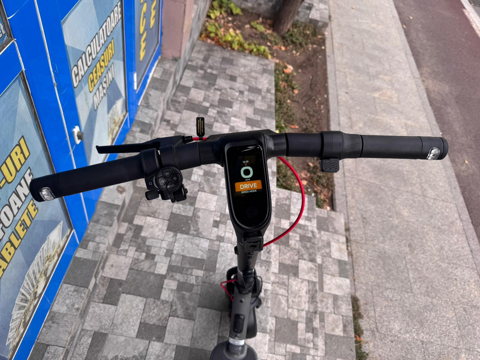Trotinetă electrică Segway Ninebot F3, 1000W, 25 km/h, autonomie până la 70 km, suspensie dublă, TFT