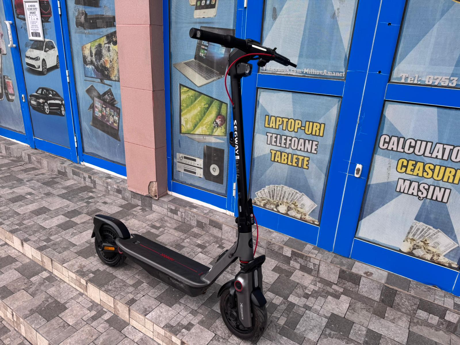 Trotinetă electrică Segway Ninebot F3, 1000W, 25 km/h, autonomie până la 70 km, suspensie dublă, TFT