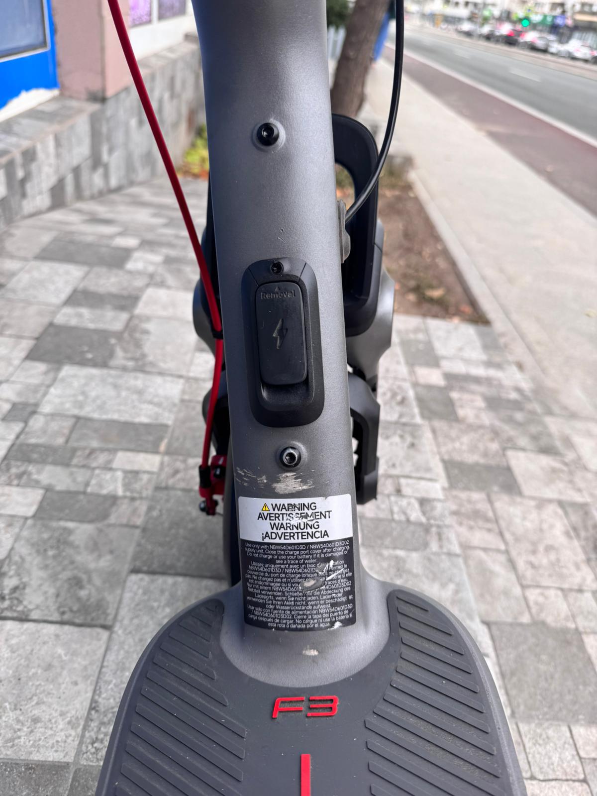 Trotinetă electrică Segway Ninebot F3, 1000W, 25 km/h, autonomie până la 70 km, suspensie dublă, TFT