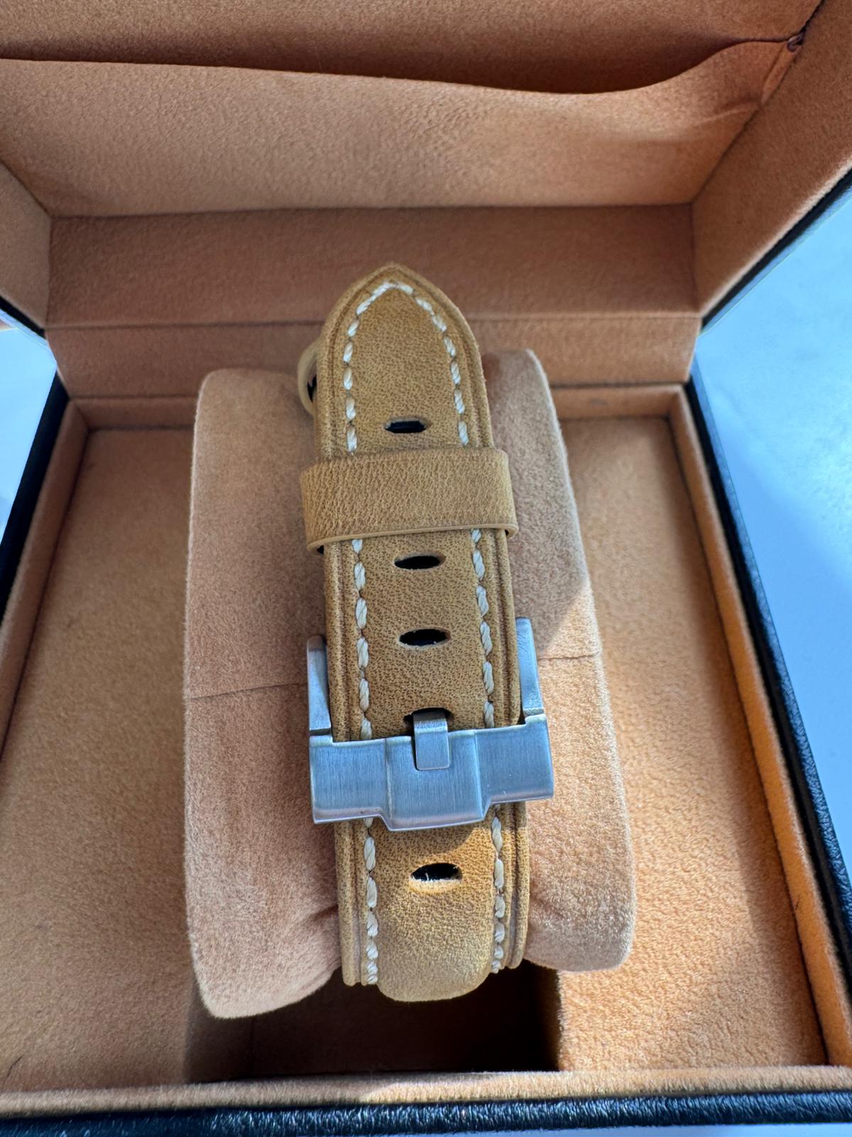 Ceas Seiko Automatic, cadran negru, curea din piele maro – Design elegant
