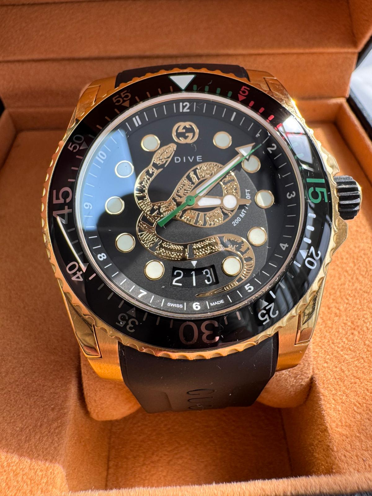 Ceas Gucci Dive YA136219, 45 mm, Gold, Stainless Steel, Quartz, Snake – Bărbați