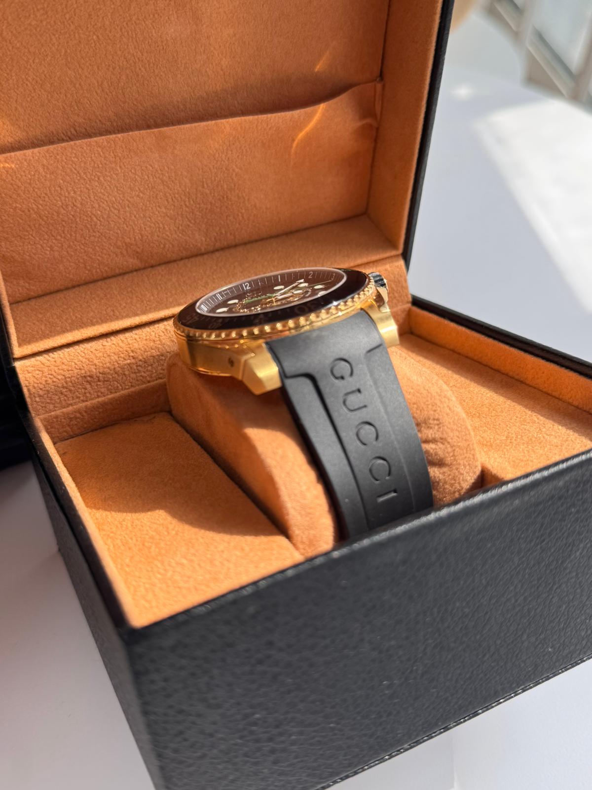 Ceas Gucci Dive YA136219, 45 mm, Gold, Stainless Steel, Quartz, Snake – Bărbați