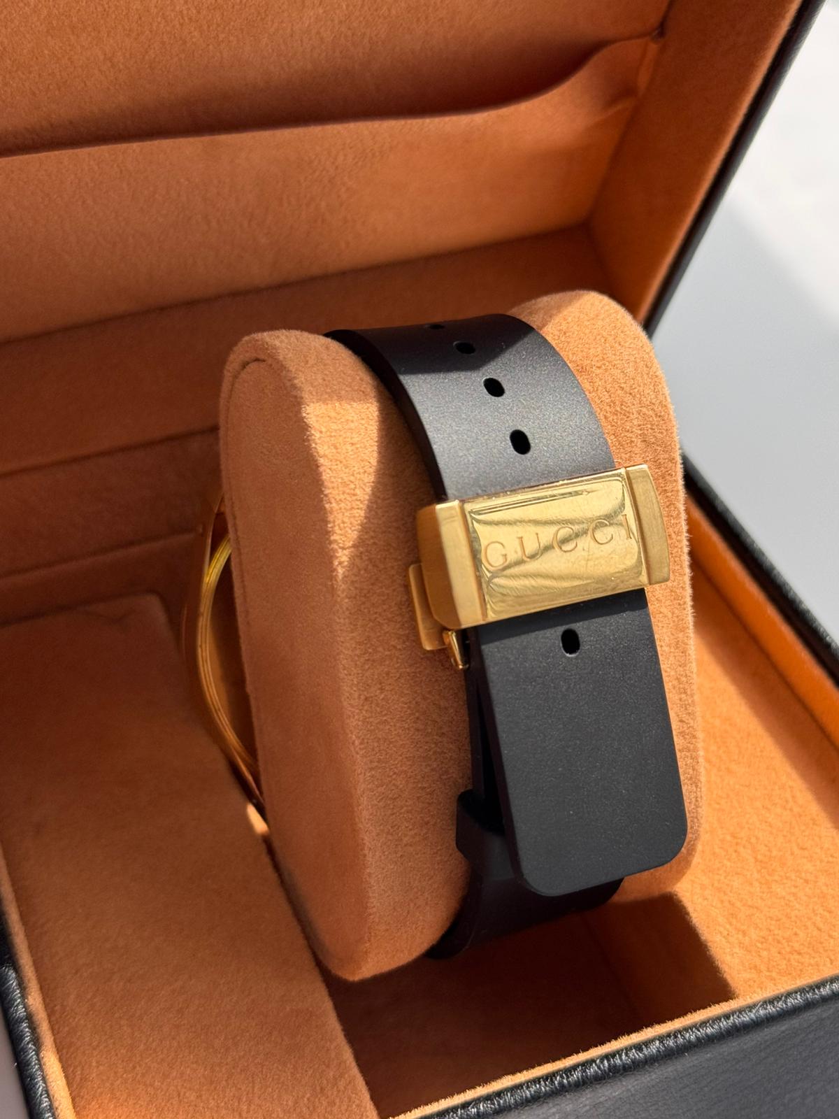 Ceas Gucci Dive YA136219, 45 mm, Gold, Stainless Steel, Quartz, Snake – Bărbați