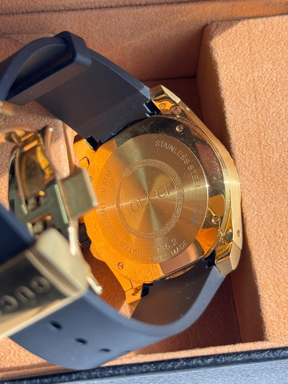 Ceas Gucci Dive YA136219, 45 mm, Gold, Stainless Steel, Quartz, Snake – Bărbați