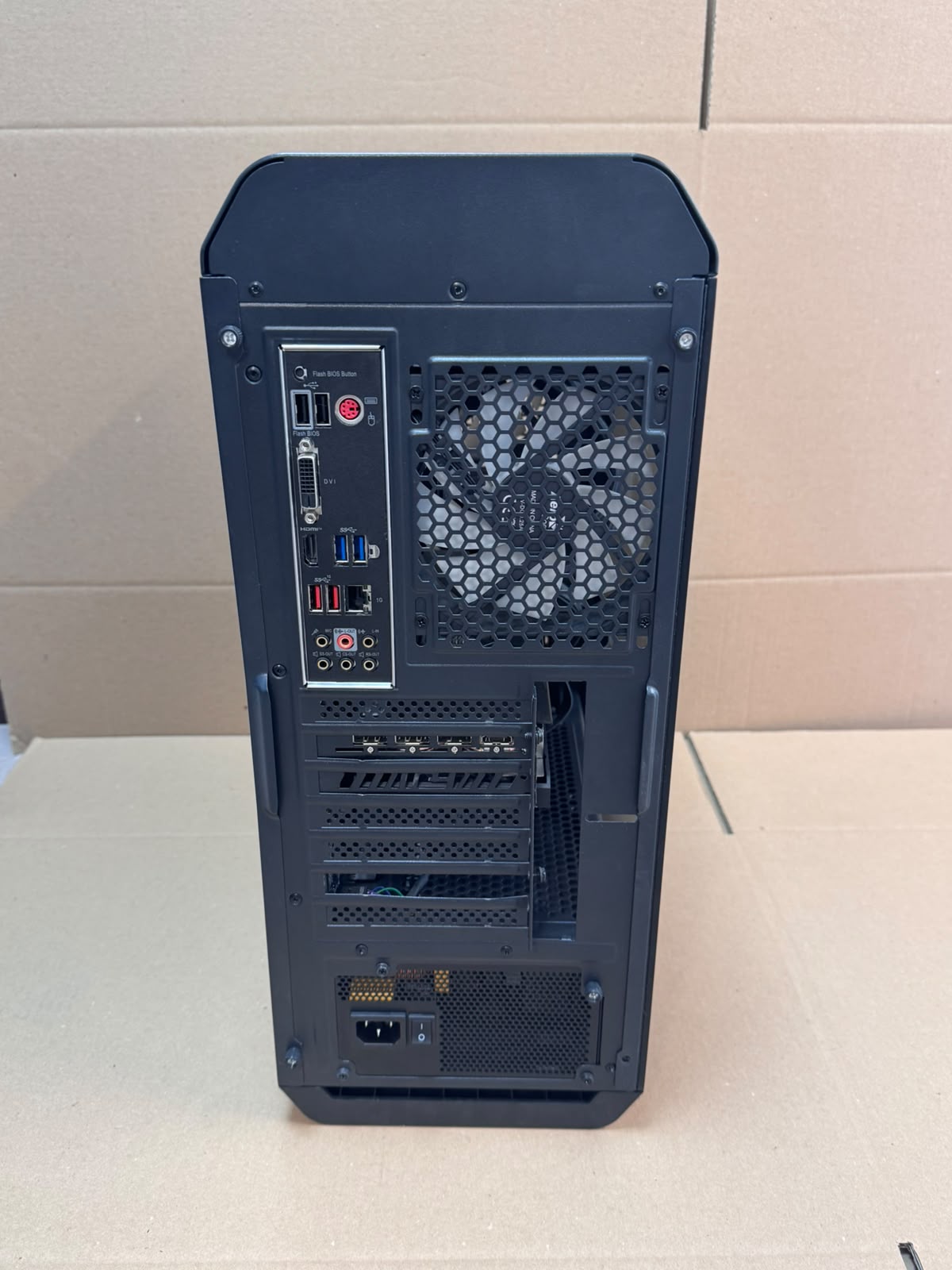 PC Gaming AMD Ryzen 5 5500, RX 7800 XT 16GB, 32GB RAM, MSI B550 + Tastatură și Mouse