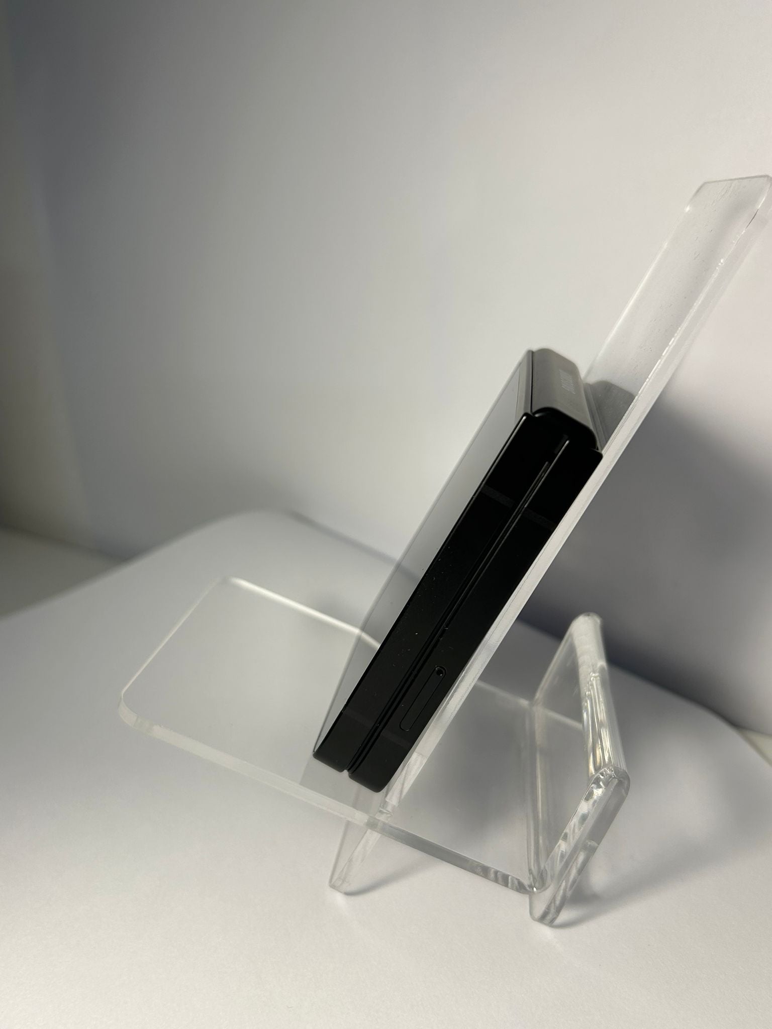 Samsung Galaxy Z Flip7 FE Negru – Baterie 100% – 1 Ciclu Încărcare – Ca Nou