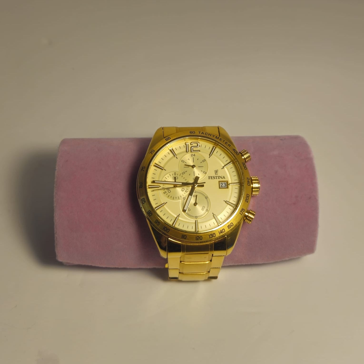 Ceas Festina F20266 – Auriu, Cadran Auriu, Cronograf, Brățară Metalică
