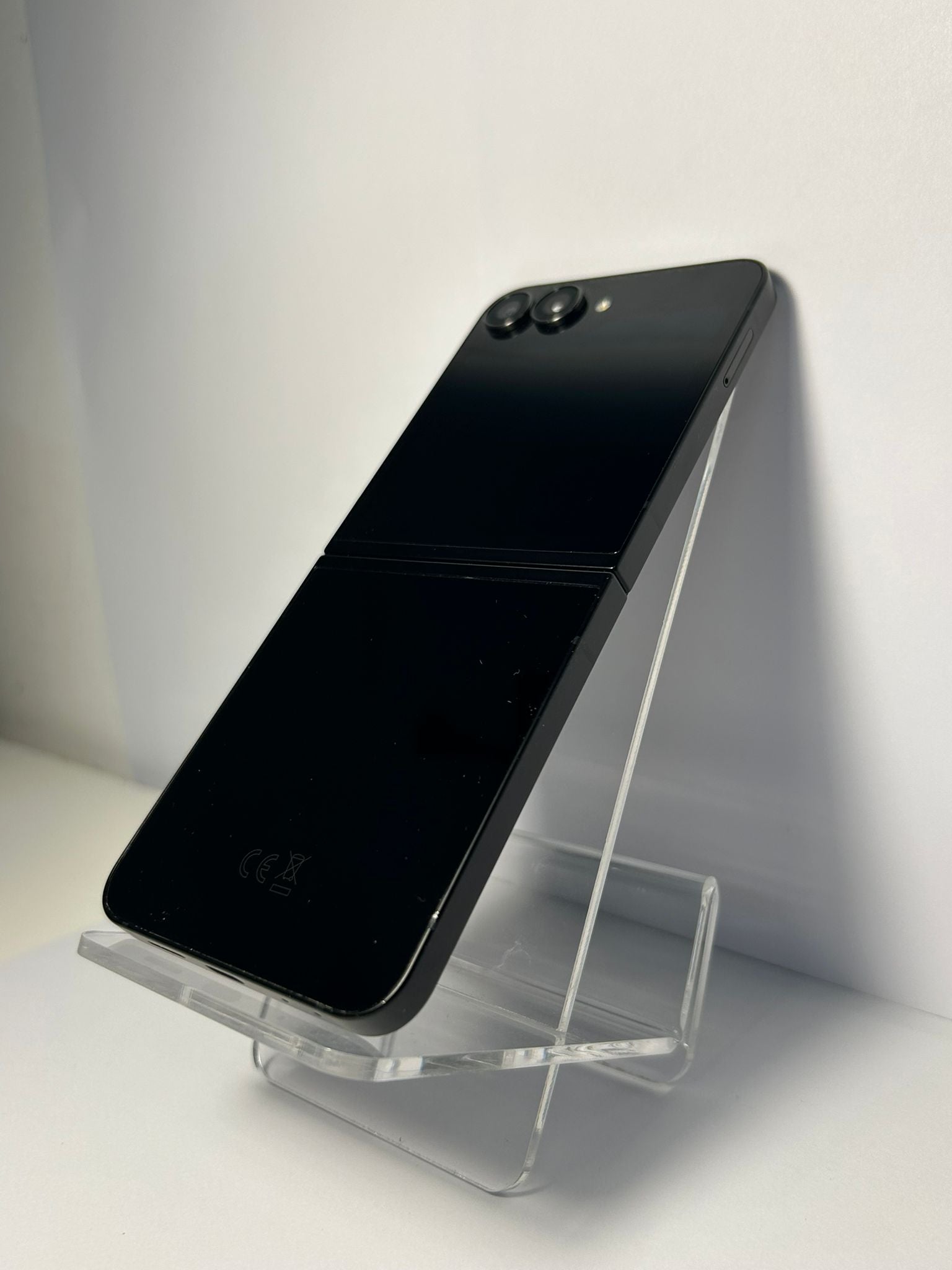 Samsung Galaxy Z Flip7 FE Negru – Baterie 100% – 1 Ciclu Încărcare – Ca Nou