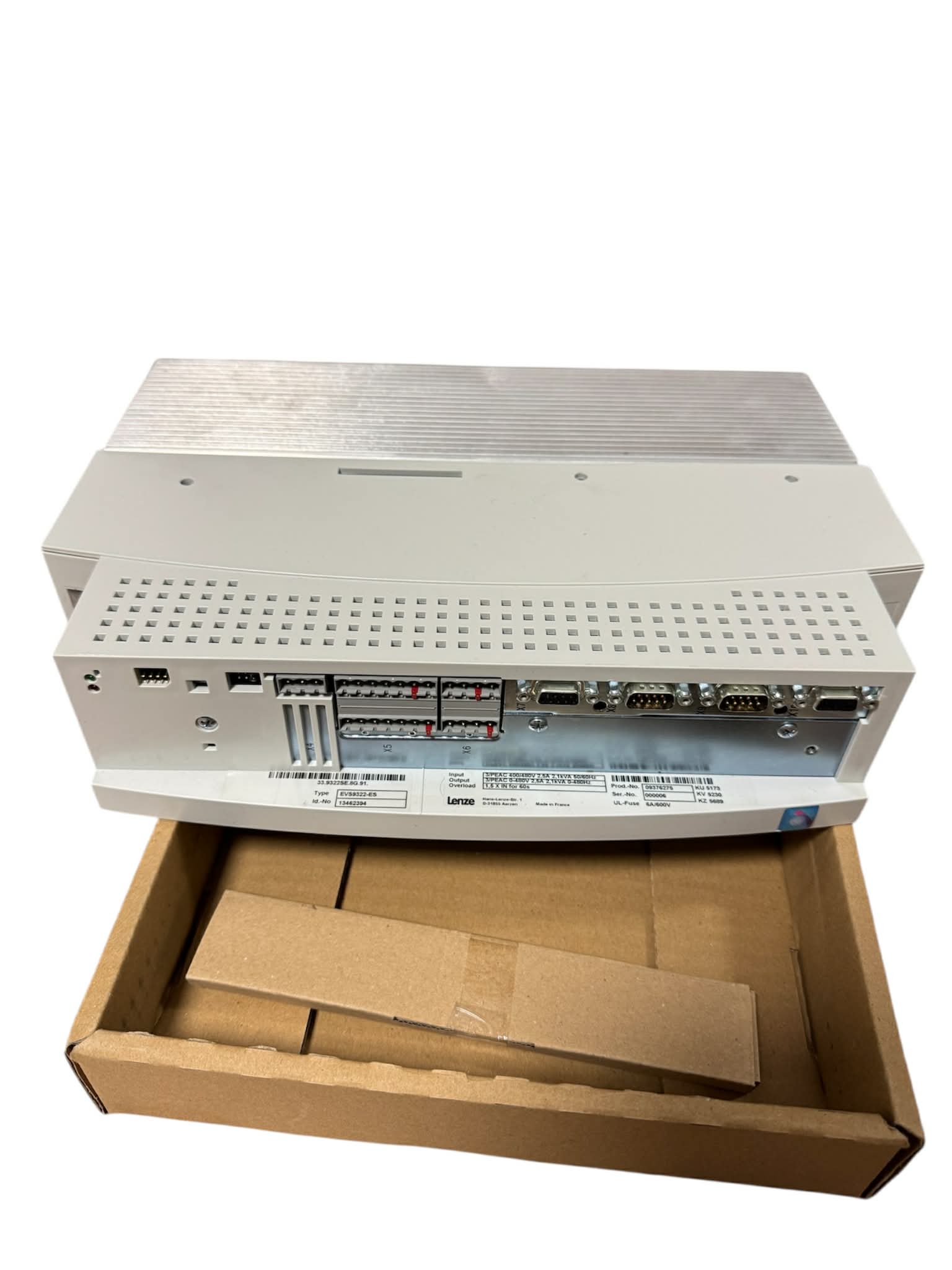 INVERTOR LENZE MODEL EVS9322-ES