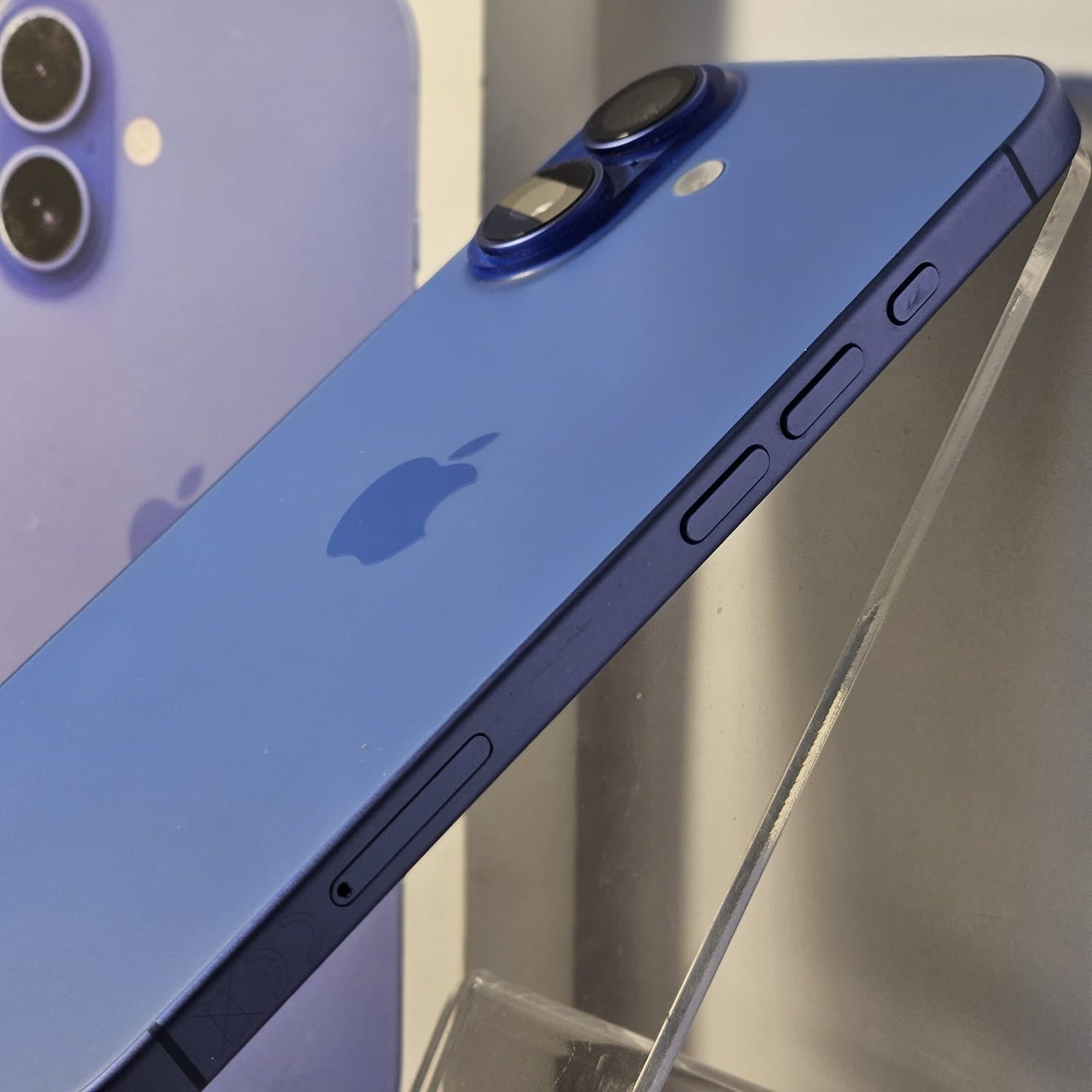 Apple iPhone 16, Albastru, 128GB, Baterie 100% - Stare Impecabila