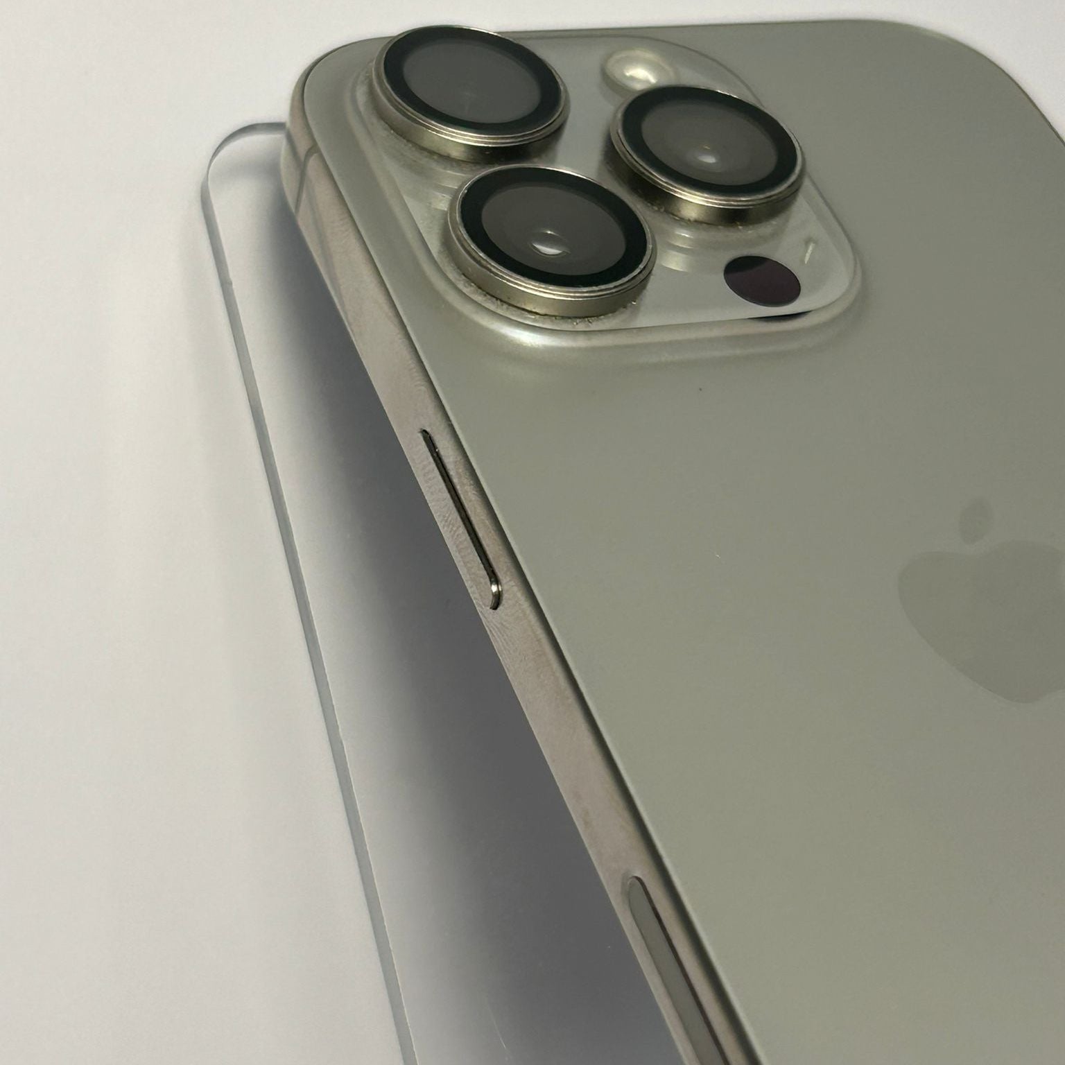 iPhone 16 Pro 256GB Gri – Baterie 85% – 880 Cicluri