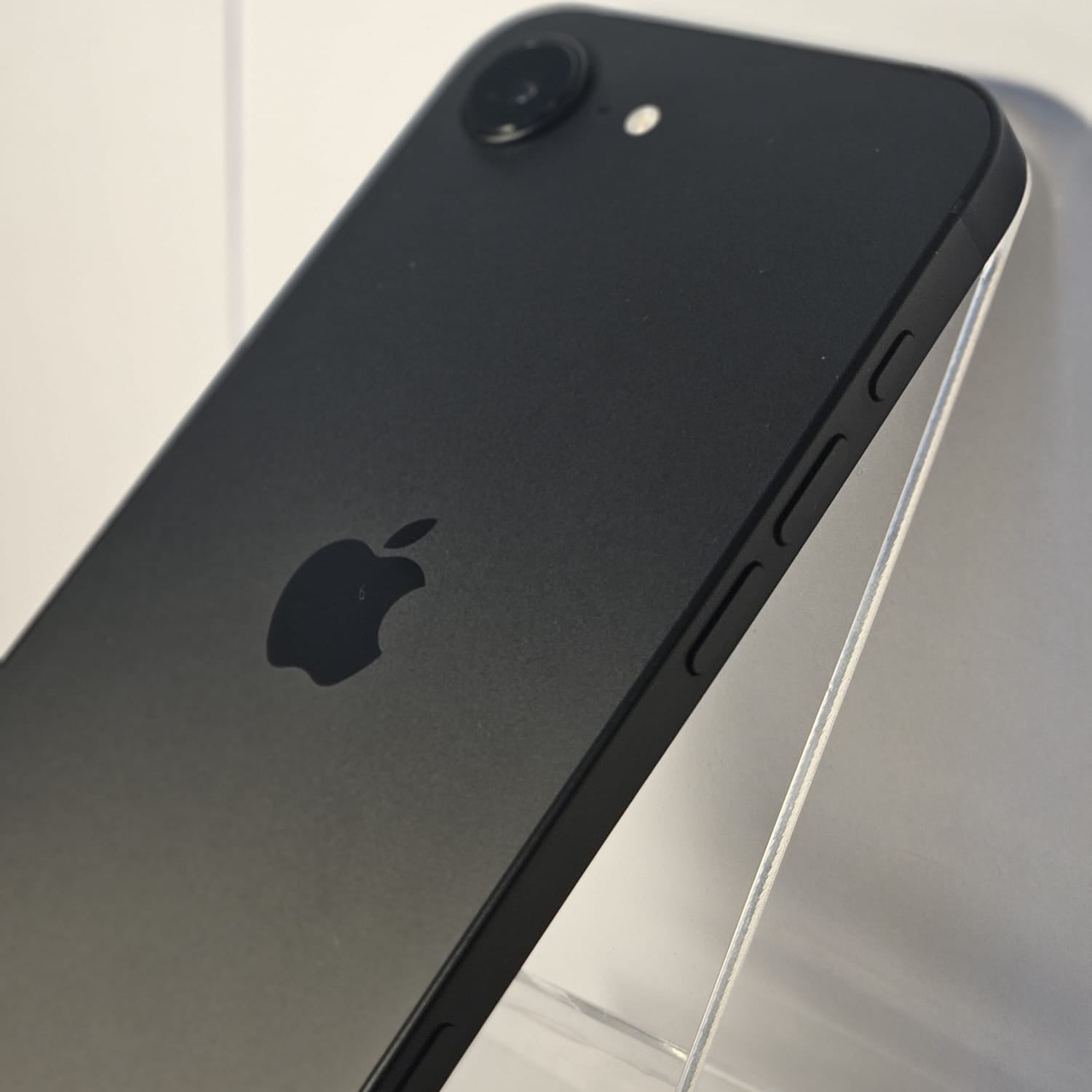 Apple iPhone 16e, Negru, 128GB, Baterie 100% - Ca Nou