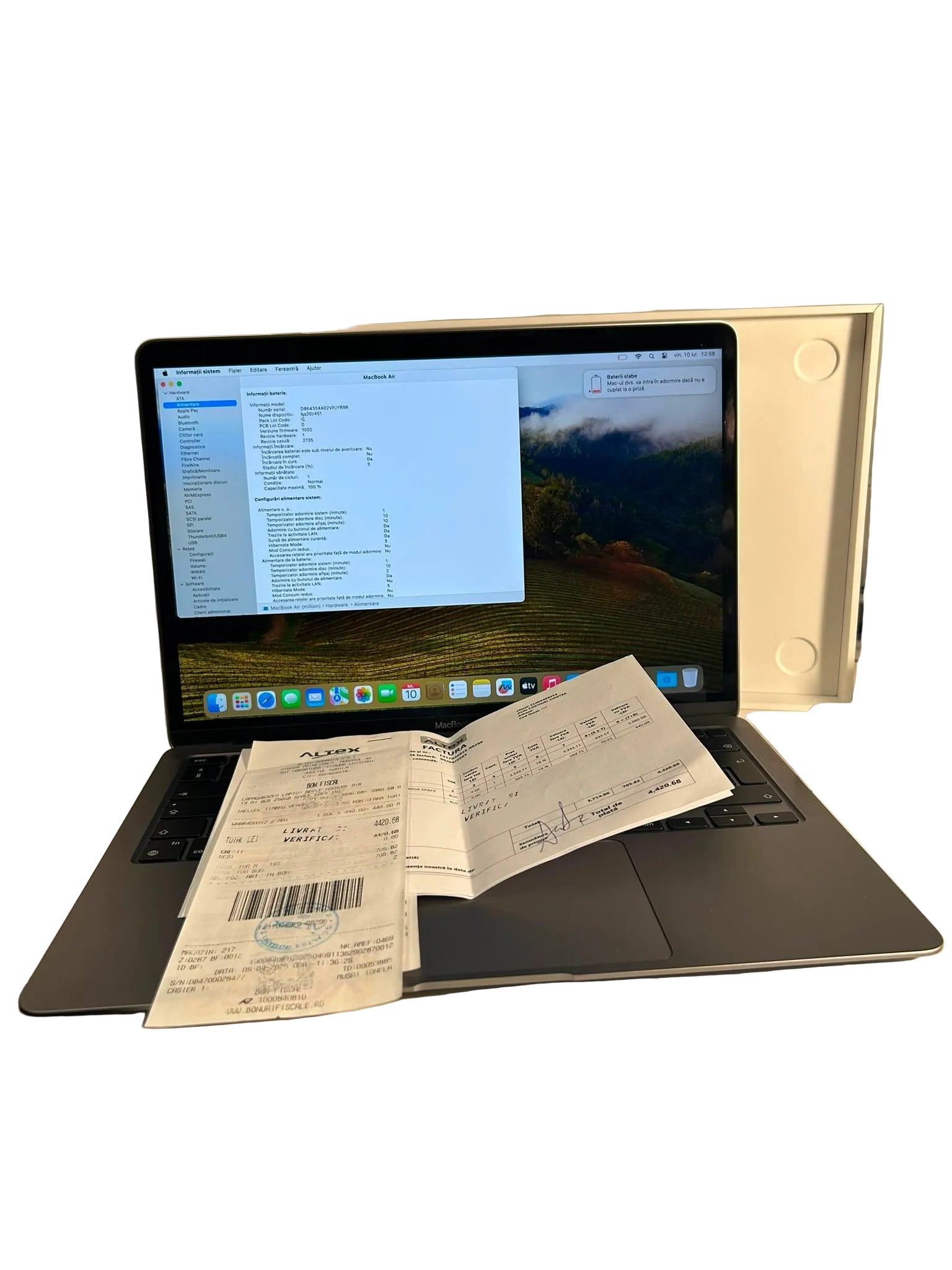 MacBook Air M1 2020 8GB RAM 256GB – Baterie 100%, 1 Ciclu, Garanție Extinsă 3 Ani