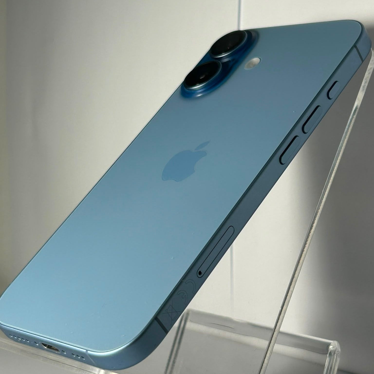 iPhone 17 256GB Albastru – Baterie 100%, Doar 12 Cicluri, Stare Excelentă