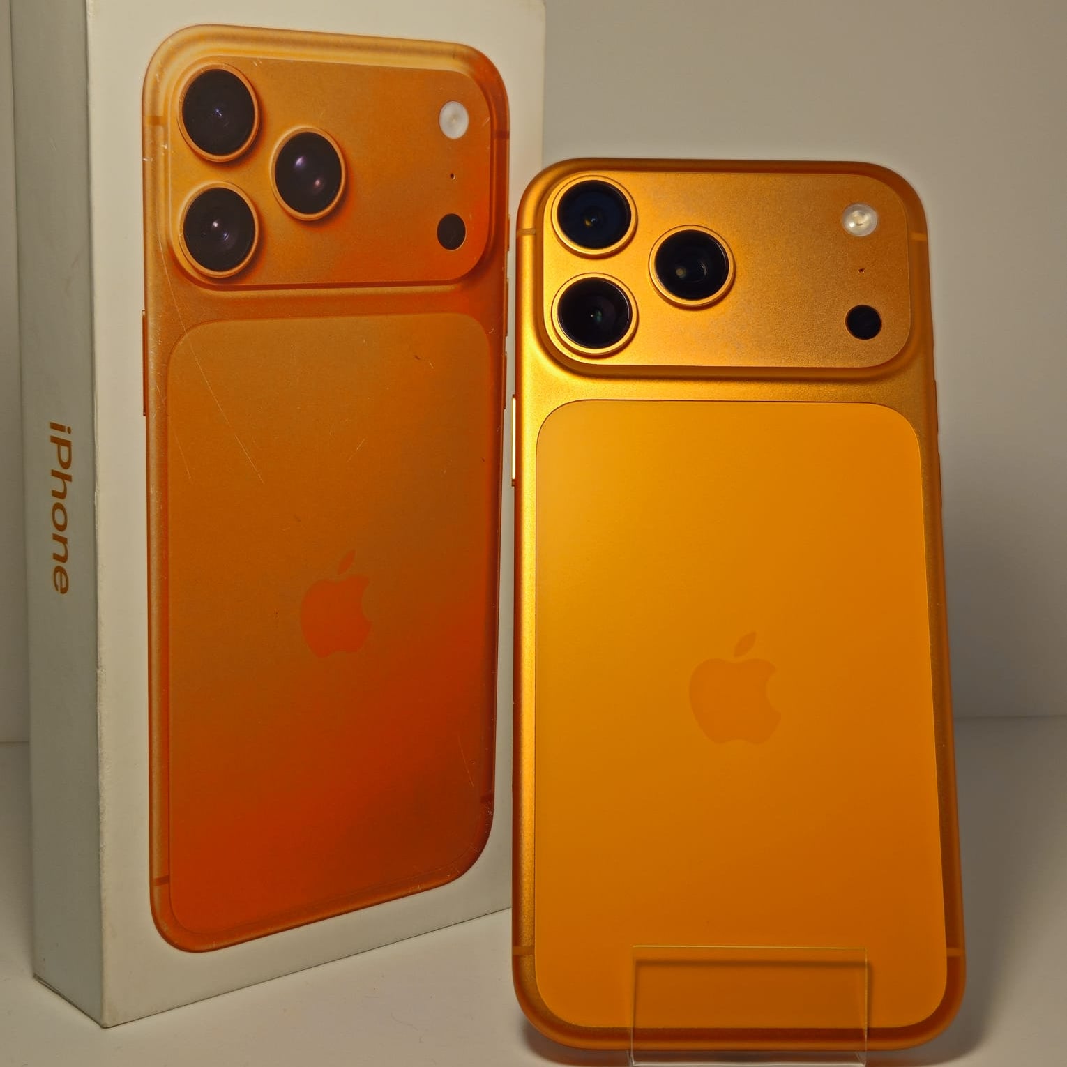 Apple iPhone 17 Pro Max – 256GB, Cosmic Orange (Portocaliu), Baterie 98%, 160 Cicluri