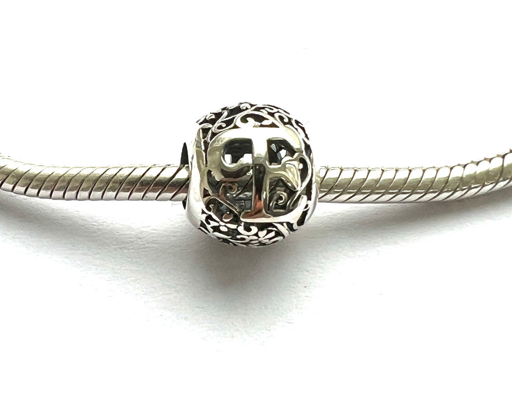 CHARM BRATARA ARGINT 925 CU LITERA E
